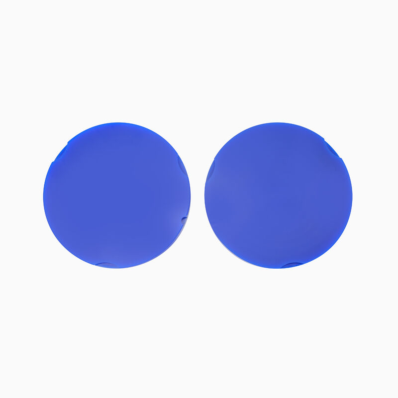 Zahnwachsscheibe in mehreren Farben blau grün weiß, die entwickelt wurde, um sauber auszubrennen und eine einfache Visualisierung der okklusalen Morphologie zu ermöglichen