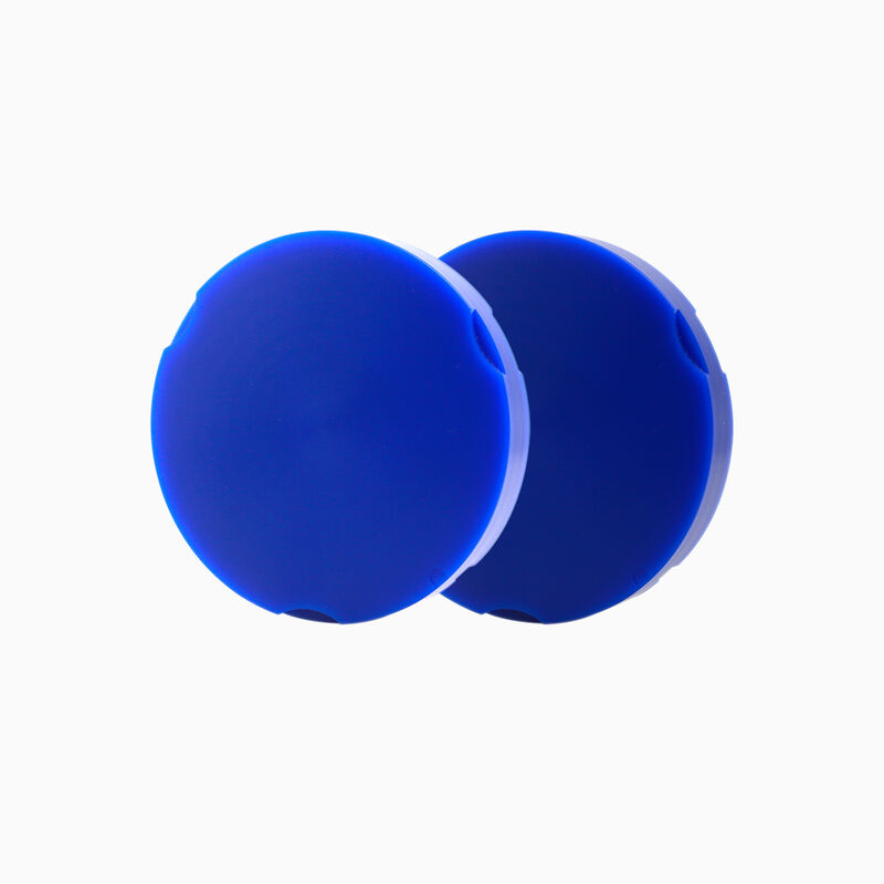 Zahnwachsscheibe in mehreren Farben blau grün weiß, die entwickelt wurde, um sauber auszubrennen und eine einfache Visualisierung der okklusalen Morphologie zu ermöglichen