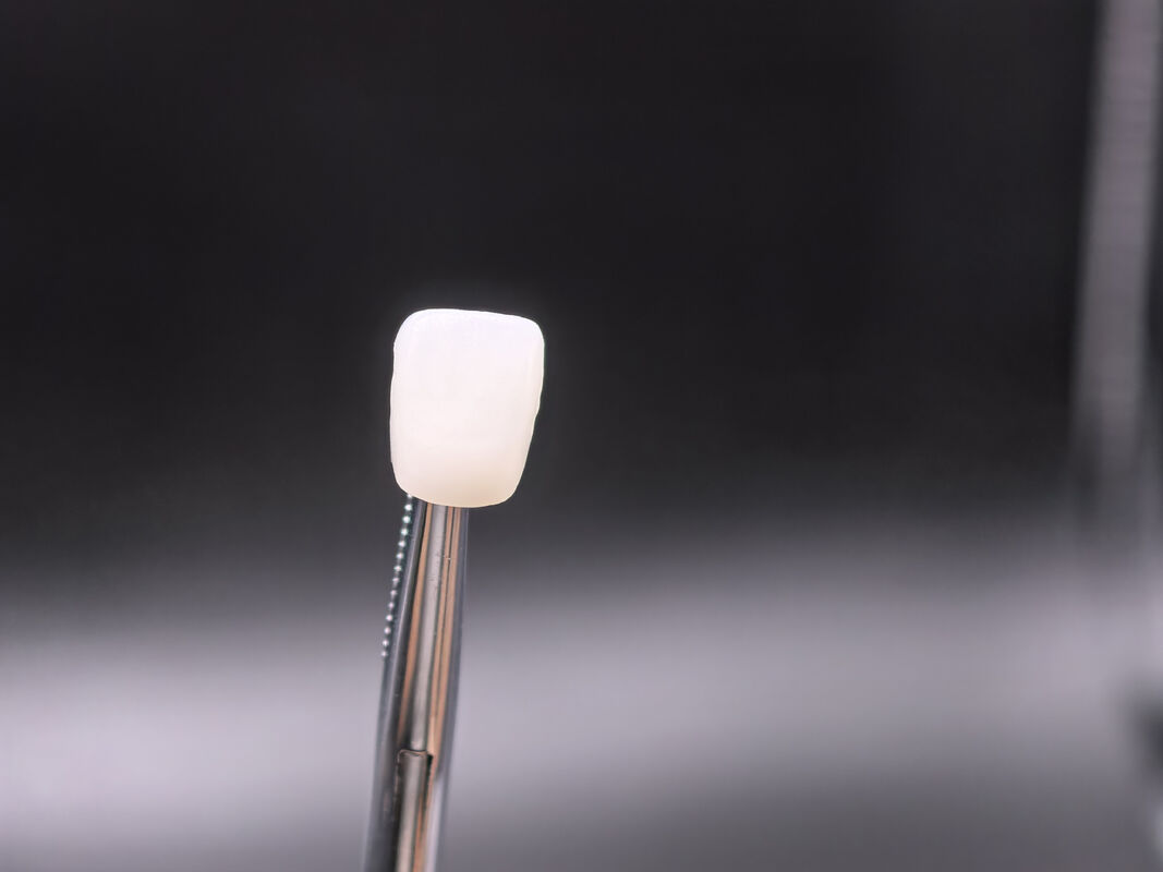 Dental Zirkonie-Block, vorgeschliffen für die CADCAM-Verarbeitung mit überlegener Festigkeit und Durchsichtigkeit, die die natürlichen Zähne nachahmt